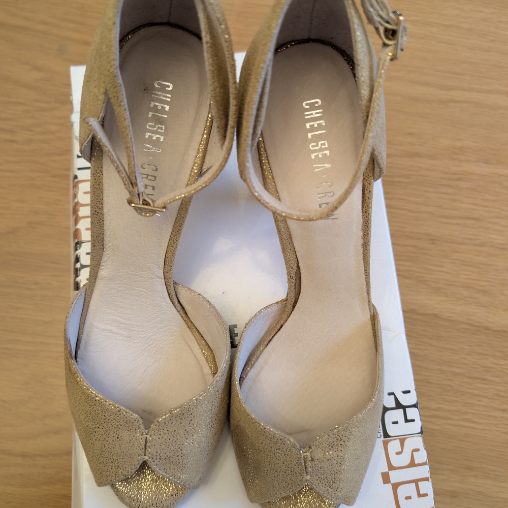 Elegant Gold Women's Heels - Picture 5 of 6